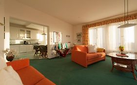 Villa Meerblick Warnemuende - Ferienwohnung Mit Meerblick In Erster Reihe Zum Strand Und Promenade